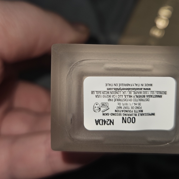 Anastasia Beverly Hills Impeccable Foundation - 00N - Picture 8 of 10